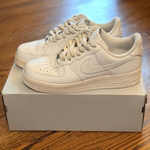 Nike Air Force 1 07 Low Triple White Leather Sneakers 9 Mens CW2288-111